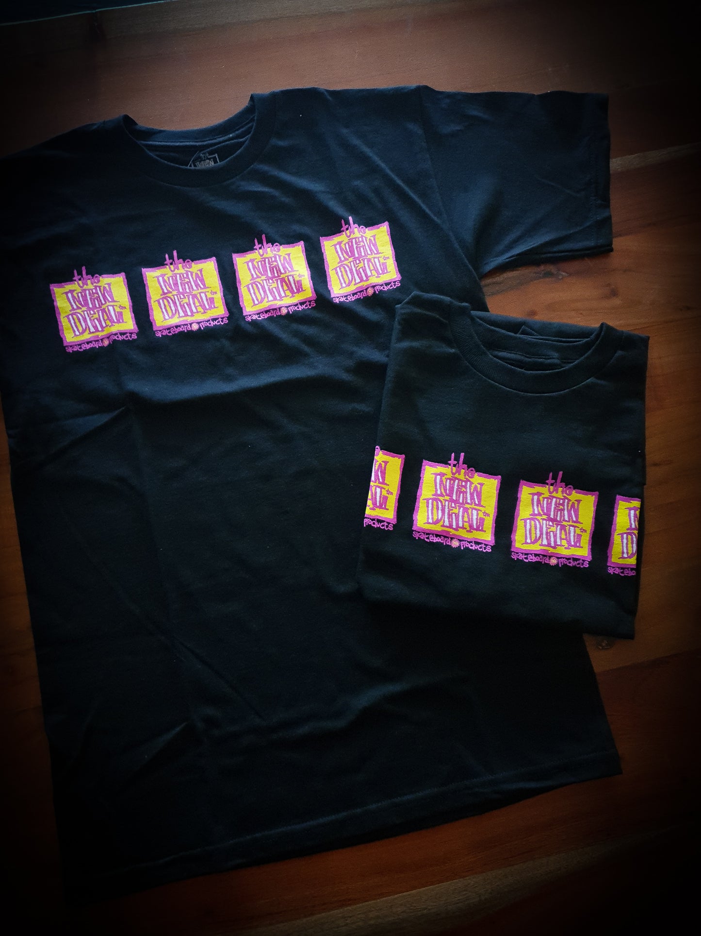 NEW DEAL - ORIGINAL NAPKIN 4 BAR TEE - BLACK