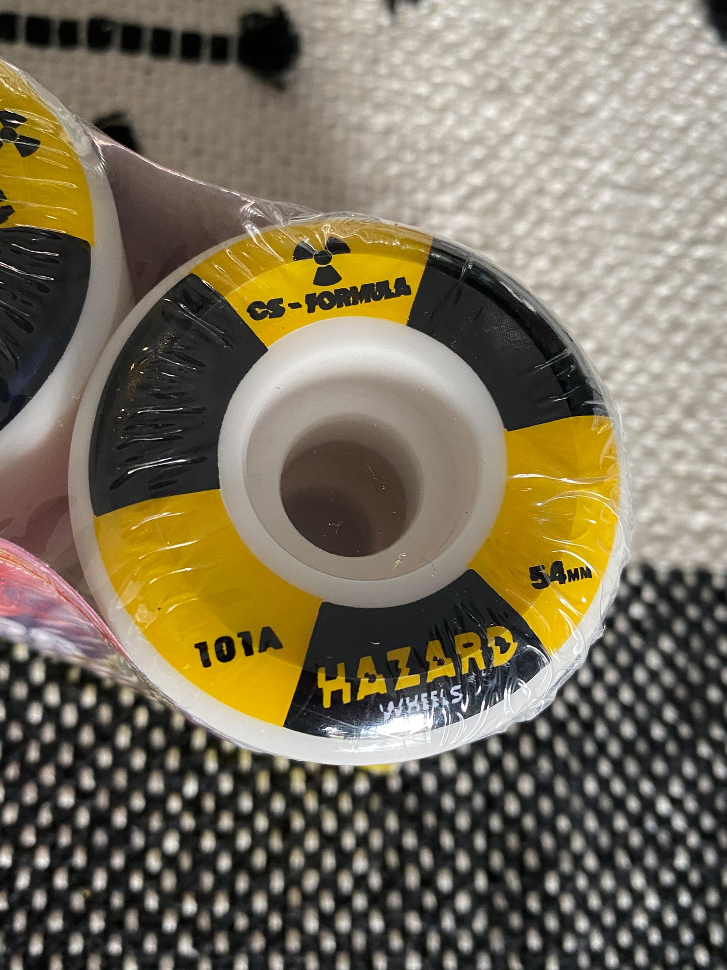 HAZARD - RADIO ACTIVE CS FORMULA - CONICAL SHAPE - WHEELS