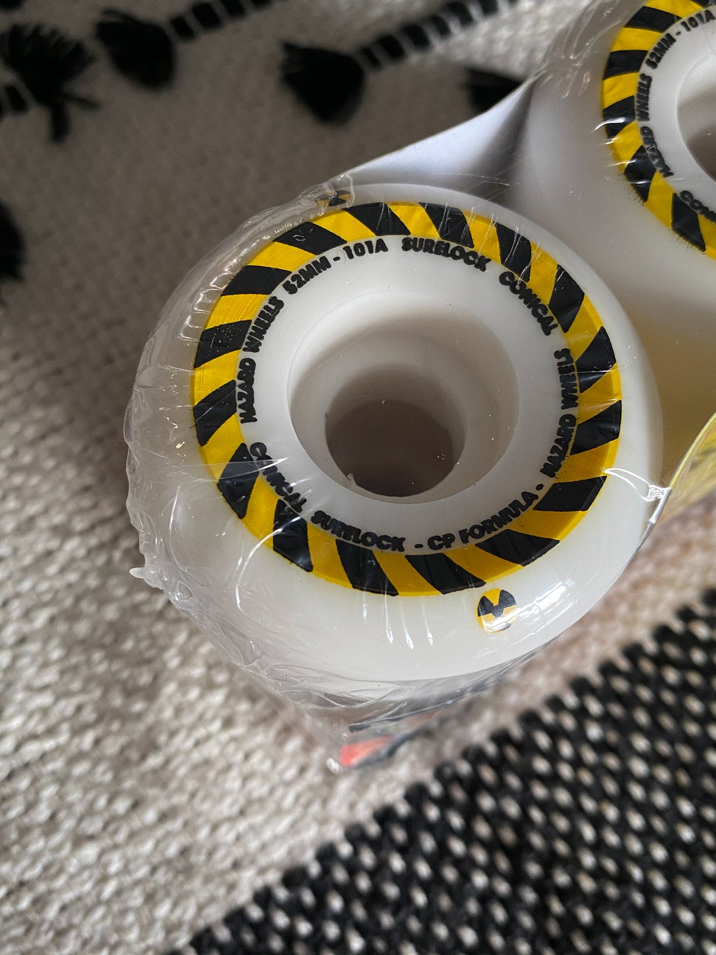 HAZARD - SIGN CP FORMULA - CONICAL SURELOCK SHAPE - WHEELS